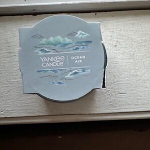Yankee Candle Ocean Air Car Freshener in Light Blue